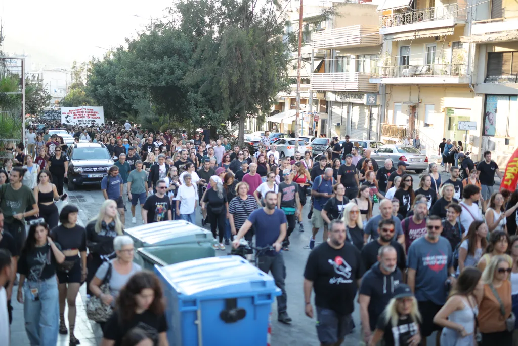 13 χρόνια από την δολοφονία Φύσσα- Πλήθος κόσμου στην αντιφασιστική διαδήλωση (εικόνες) 20 7090920