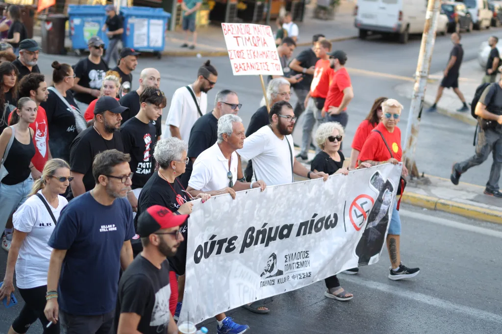 13 χρόνια από την δολοφονία Φύσσα- Πλήθος κόσμου στην αντιφασιστική διαδήλωση (εικόνες) 21 7090939
