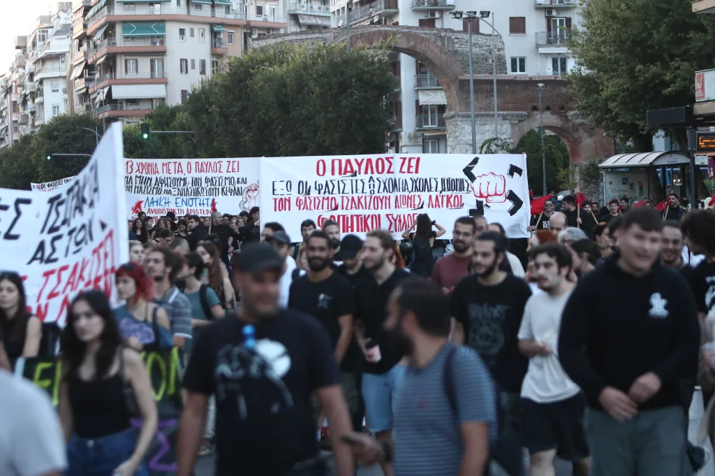 Θεσσαλονίκη: Μαζική συμμετοχή στην αντιφασιστική πορεία μνήμης για τη δολοφονία Φύσσα (vid) 9 7090996