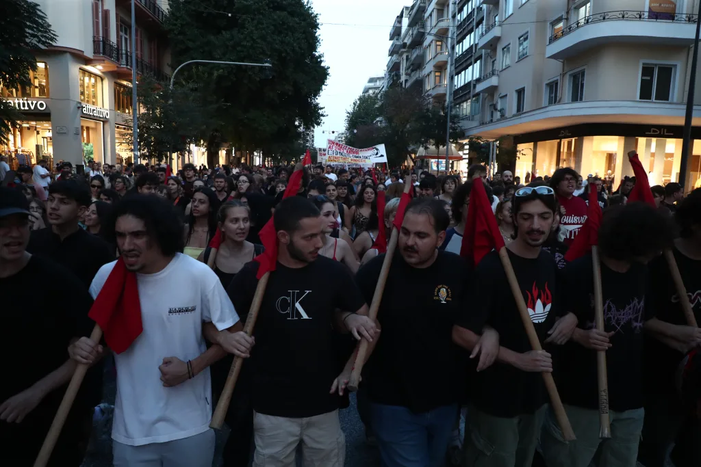 Θεσσαλονίκη: Μαζική συμμετοχή στην αντιφασιστική πορεία μνήμης για τη δολοφονία Φύσσα (vid) 8 7091034