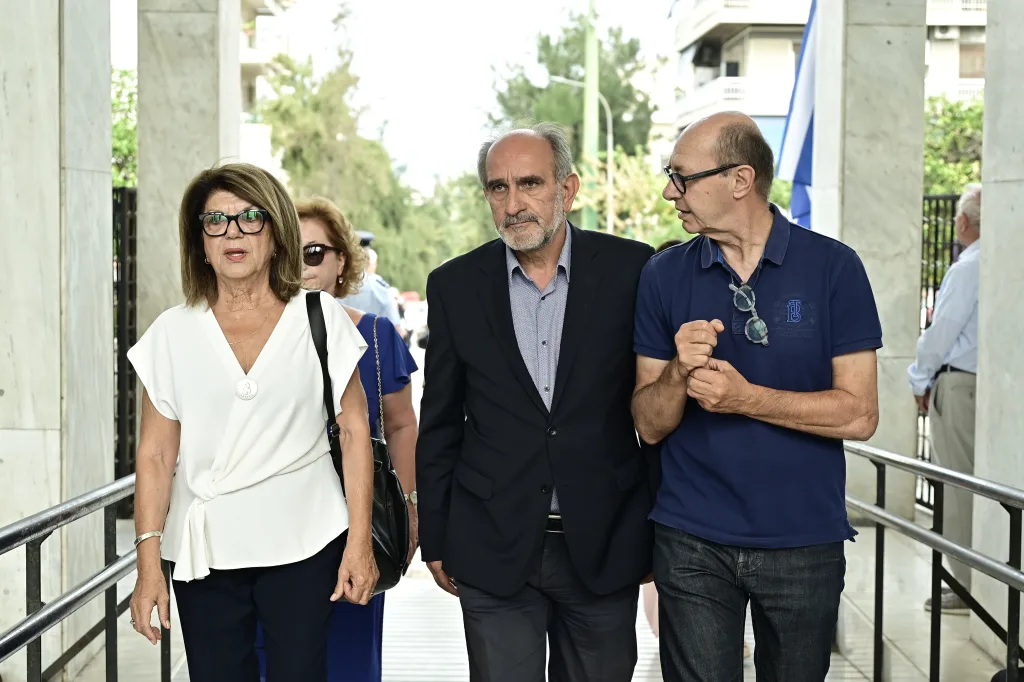 Μαργαρίτα Παπανδρέου: Πλήθος κόσμου στο τελευταίο αντίο- Οι συγκινητικοί επικήδειοι, "αγάπησε βαθιά την Ελλάδα" 41 7092738