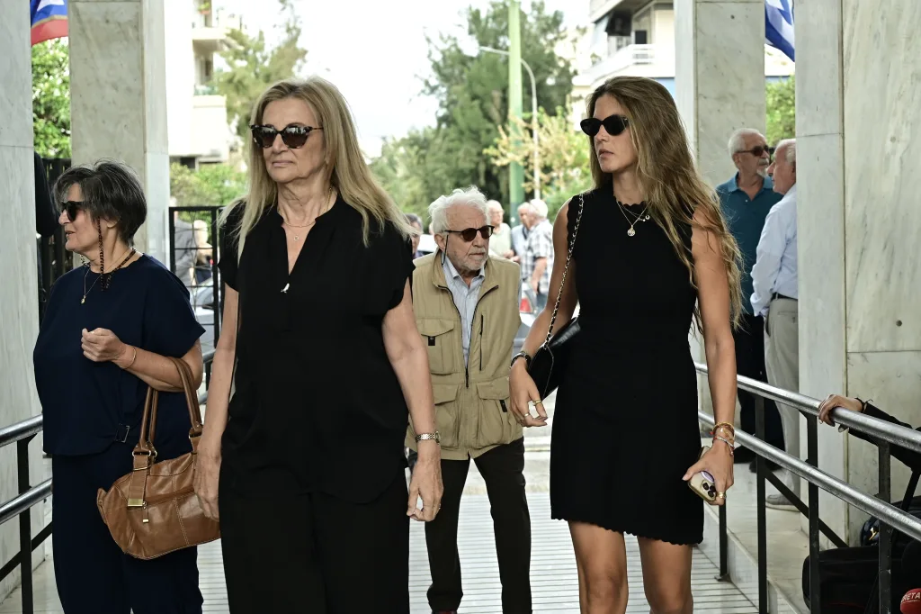 Μαργαρίτα Παπανδρέου: Πλήθος κόσμου στο τελευταίο αντίο- Οι συγκινητικοί επικήδειοι, "αγάπησε βαθιά την Ελλάδα" 39 7092740