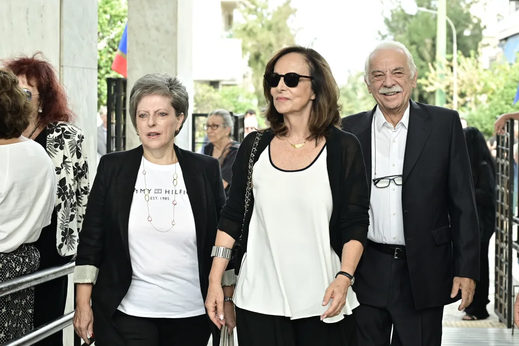 Μαργαρίτα Παπανδρέου: Πλήθος κόσμου στο τελευταίο αντίο- Οι συγκινητικοί επικήδειοι, "αγάπησε βαθιά την Ελλάδα" 31 7092741