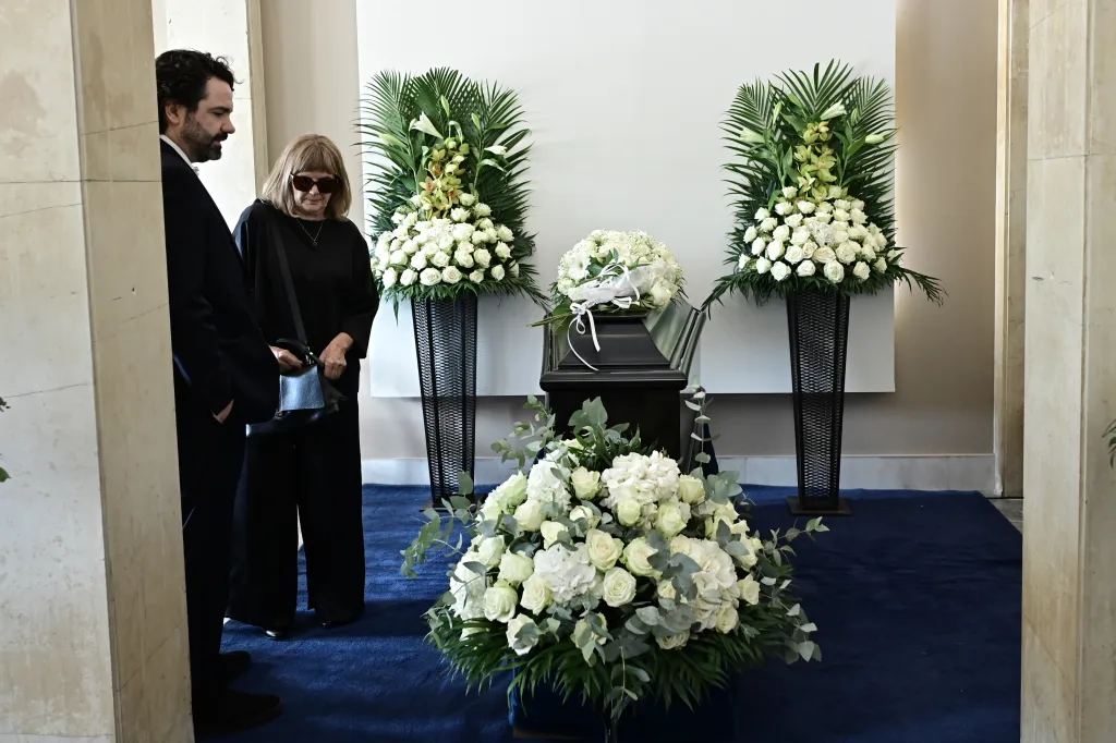 Μαργαρίτα Παπανδρέου: Πλήθος κόσμου στο τελευταίο αντίο- Οι συγκινητικοί επικήδειοι, "αγάπησε βαθιά την Ελλάδα" 38 7092750