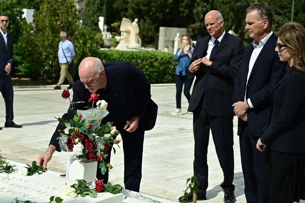 Μαργαρίτα Παπανδρέου: Πλήθος κόσμου στο τελευταίο αντίο- Οι συγκινητικοί επικήδειοι, "αγάπησε βαθιά την Ελλάδα" 33 7092794