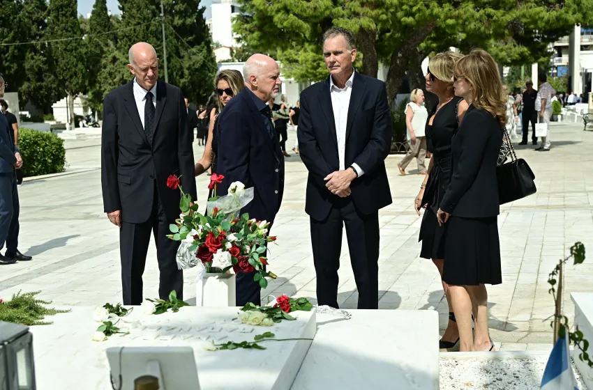  Μαργαρίτα Παπανδρέου: Πλήθος κόσμου στο τελευταίο αντίο- Οι συγκινητικοί επικήδειοι, “αγάπησε βαθιά την Ελλάδα”