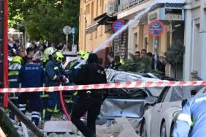 Έκρηξη Λυσικράτους: Έρευνες για εγκλωβισμένους στο διώροφο που κατέρρευσε-Τρεις τραυματίες 7 7097788
