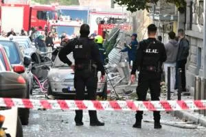 Κατέρρευσε διώροφο από έκρηξη στη Λυσικράτους-Απεγκλωβίστηκαν δύο γυναίκες, τραυματίστηκε περαστικός 7 7097827