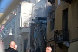 Έκρηξη Λυσικράτους: Έρευνες για εγκλωβισμένους στο διώροφο που κατέρρευσε-Τρεις τραυματίες 11 7097903