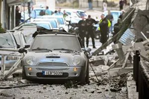 Έκρηξη Λυσικράτους: Έρευνες για εγκλωβισμένους στο διώροφο που κατέρρευσε-Τρεις τραυματίες 12 7097917