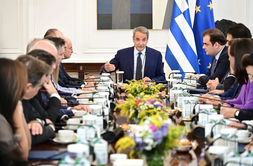   Μητσοτάκης: Οι παρατηρήσεις στους υπουργούς και το μήνυμα στη Ντόρα
