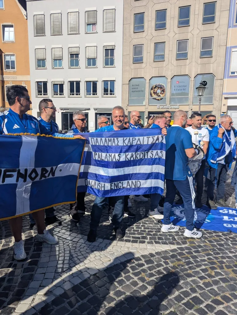 Γερμανία: Οπαδοί της Εθνικής έστησαν γιορτή στο κέντρο του Άουγκσμπουργκ 2 825340809 10243833476669277 2209805011017664964 n