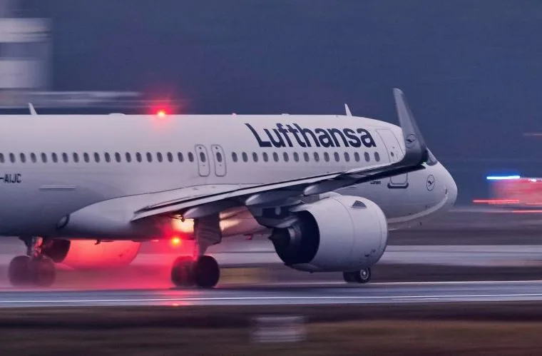 890 10