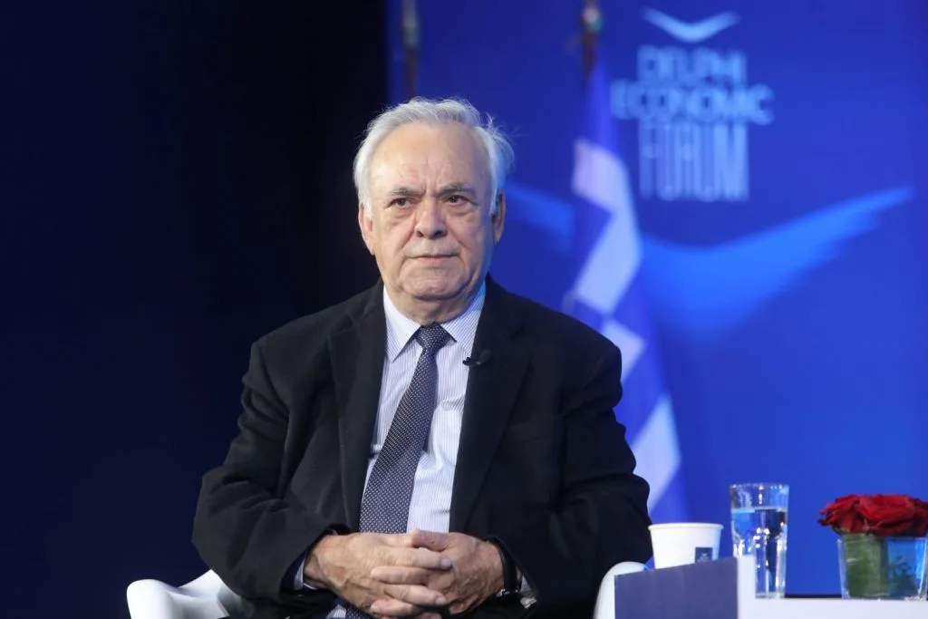 Δραγασάκης στο libre: Η Αριστερά πρέπει να εφεύρει τη δική της απάντηση στην κρίση πολιτικής εκπροσώπησης 4 Dragasakis Delphi 1024x683 1