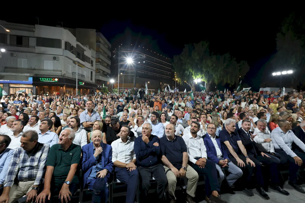 Νίκος Ανδρουλάκης στο Ηράκλειο: "Επαναφορά του 13ου μισθού στο Δημόσιο - Μειώνονται τα φορολογικά βάρη για τον ιδιωτικό τομέα" 5 HRAKLEIO ANDROYLAKIS