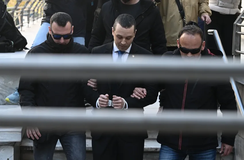  Κασιδιάρης: Ο καταδικασμένος εγκληματίας της Χρυσής Αυγής αποφυλακίζεται και ετοιμάζει την ανασύνταξη του ναζιστικού χώρου