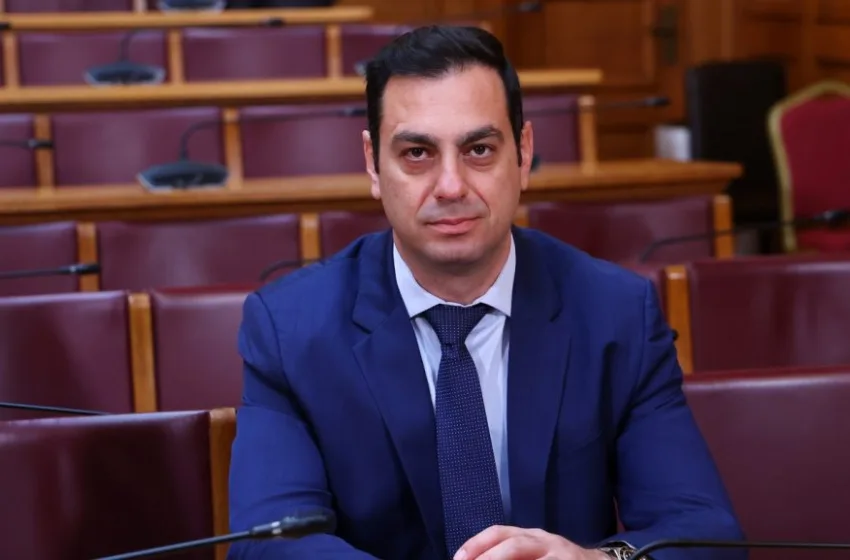  Βουλευτής ΝΔ: Αν δεν έχεις 10 ευρώ για βενζίνη, παίρνεις τα ΜΜΜ- Σφοδρή αντίδραση ΕΛ.Α.Σ.