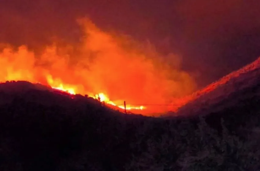  Φωτιά στη Λέσβο-Επιχειρούν 25 πυροσβέστες (vid)