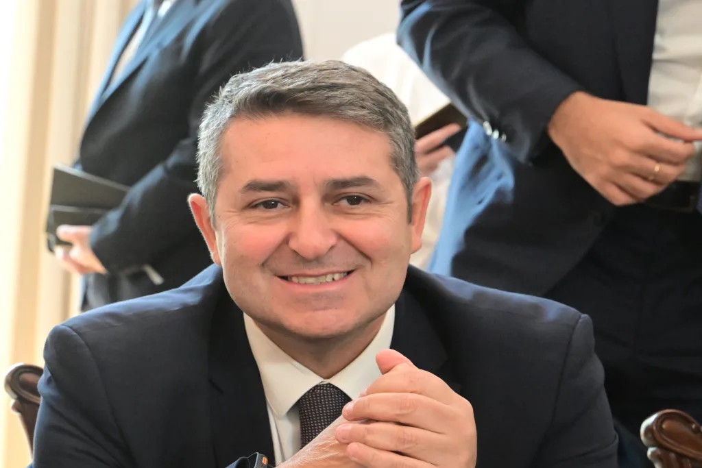 MYLONAKIS1