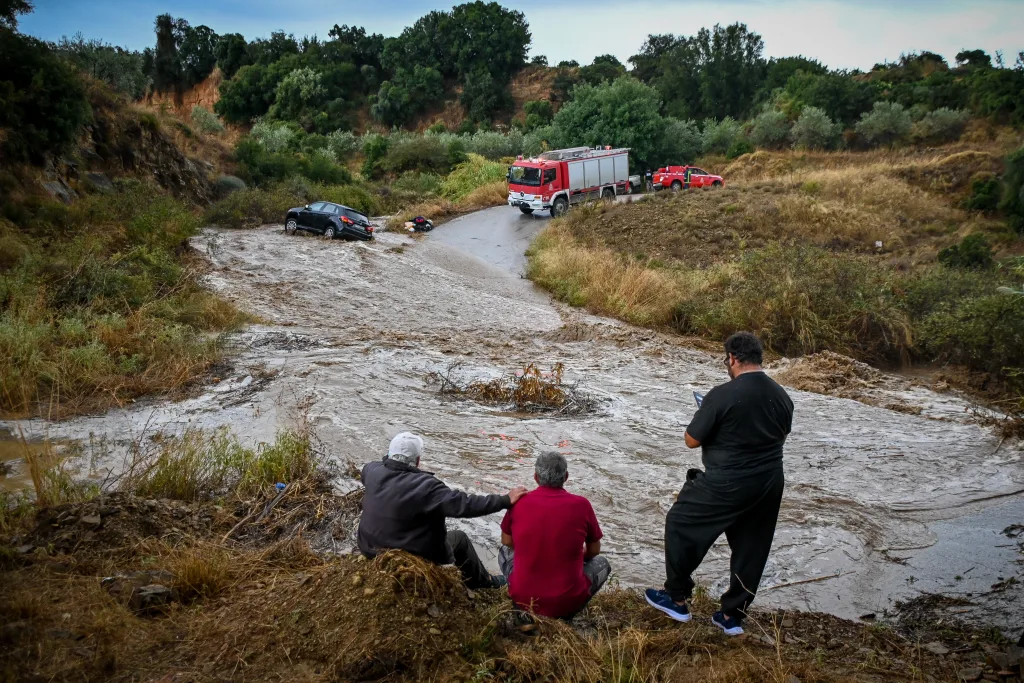 Κακοκαιρία: Προβλήματα σ’ όλη τη χώρα-Καθηγήτρια υπέστη ανακοπή από κεραυνό, οργή σε Κέρκυρα, Πάτρα-Πλημμύρισε νοσοκομείο 3 PLHMMYRES