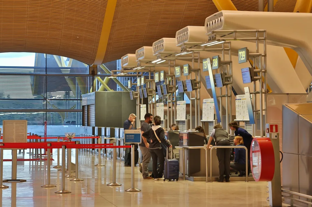 airport 4735067 1280