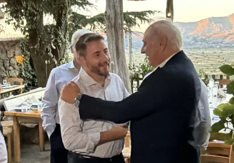  Ανδρουλάκης: Παρέθεσε δείπνο για βουλευτές και στελέχη του ΠΑΣΟΚ στο χωριό της μητέρας του