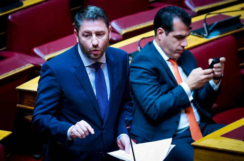 ΠΑΣΟΚ: Γιατί επιμένει να συνδέει τον Θάνο Πλεύρη με τον Ηλία Θεοδωρόπουλο