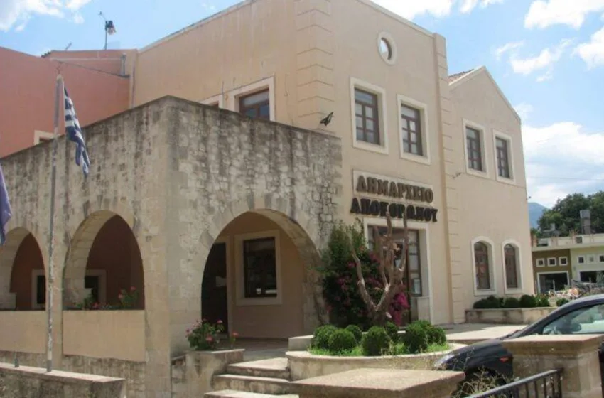  Χανιά: Νεοδιόριστη εκπαιδευτικός διέμενε σε σκηνή με το 4χρονο παιδί της-Δεν έβρισκε σπίτι σε προσιτή τιμή