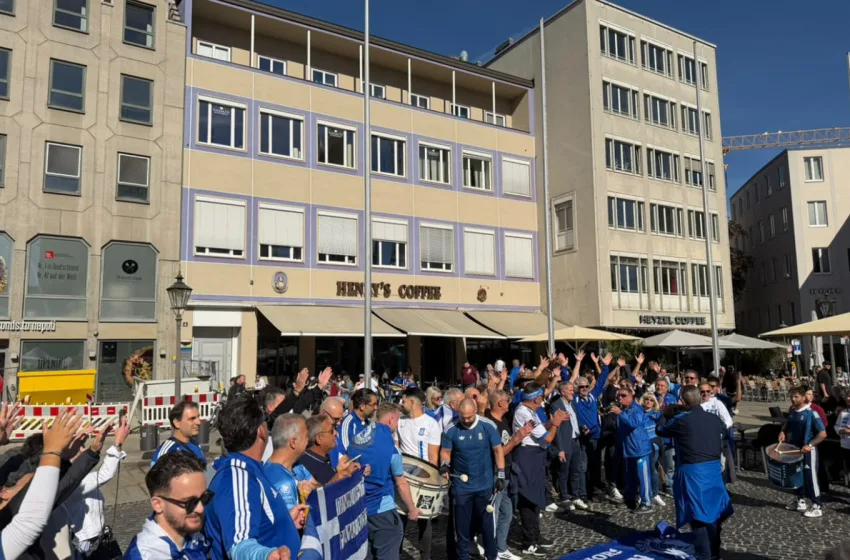  Γερμανία: Οπαδοί της Εθνικής έστησαν γιορτή στο κέντρο του Άουγκσμπουργκ