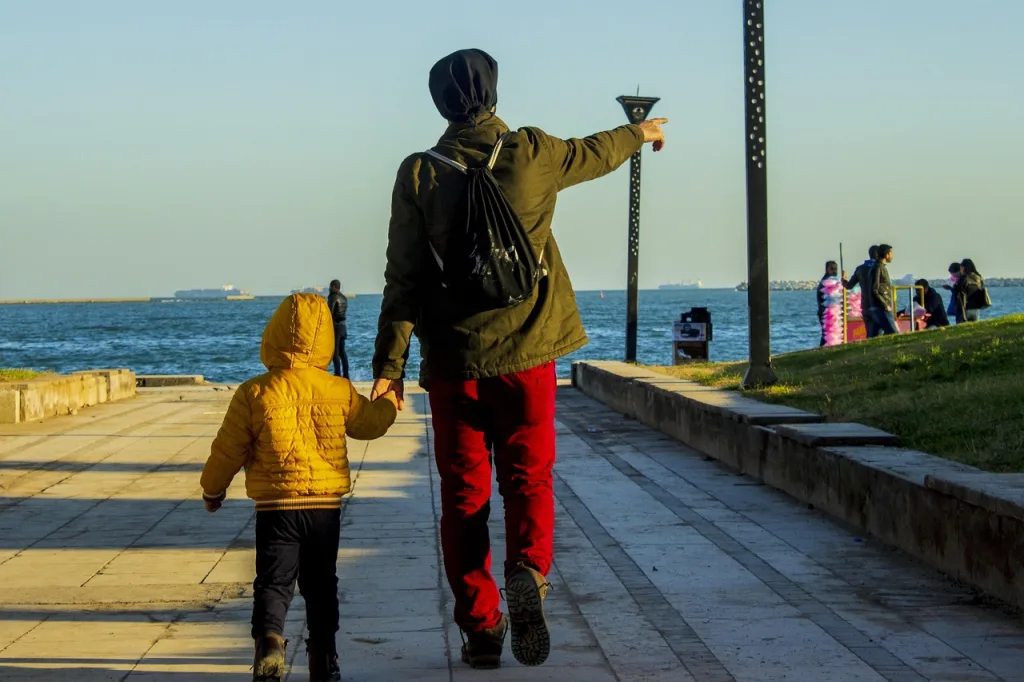 Δημογραφικό σοκ: Δραματική μείωση μαθητών της προσχολικής ηλικίας και της πρωτοβάθμιας– Αύξηση των 60άρηδων 8 father 4106035 1280
