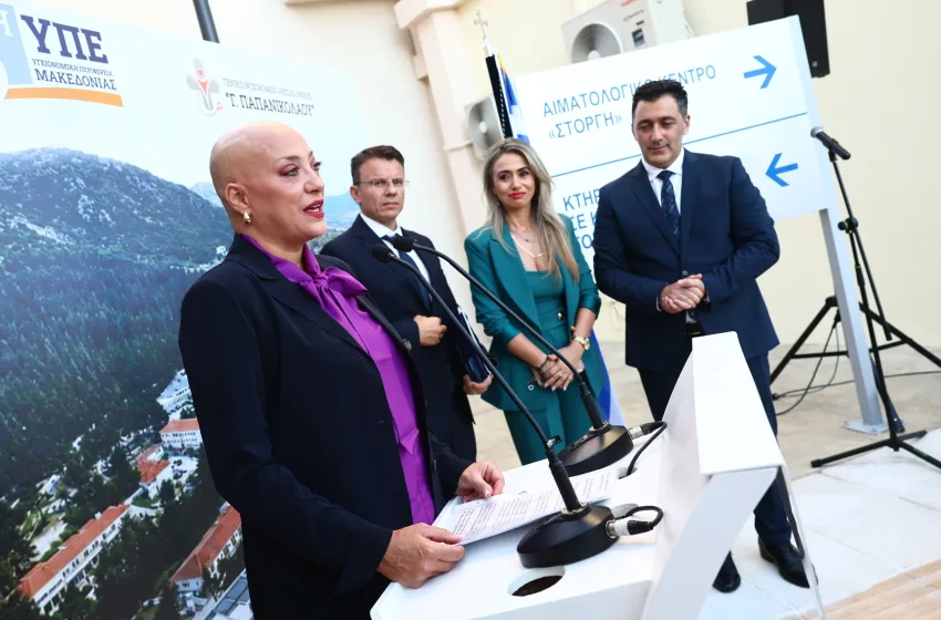  Θεσσαλονίκη: Συγκινητικές στιγμές με τον πρωθυπουργό και την ασθενή Γεωργία Ξανθοπούλου – Ένα γράμμα, που βελτίωσε τη δομή Υγείας