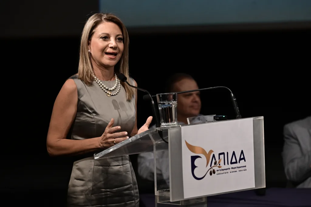 Καρυστιανού: Υπερασπίστηκε και τον πολιτισμό και την "κβαντική ιατρική" 2 karystianou elpida politismos