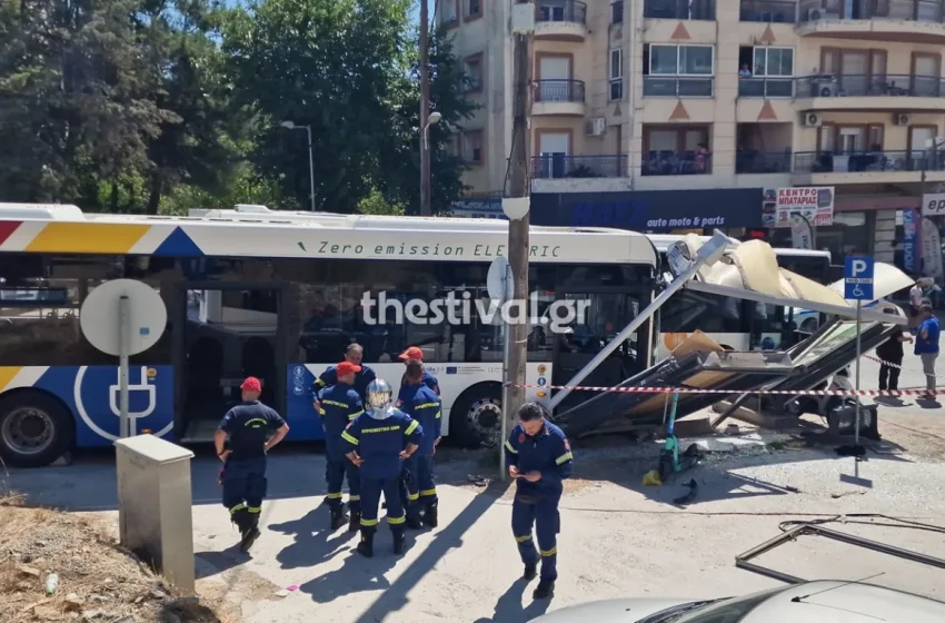  Θεσσαλονίκη: Λεωφορείο του ΟΑΣΘ έπεσε σε στάση μετά από σύγκρουση- Τέσσερις τραυματίες