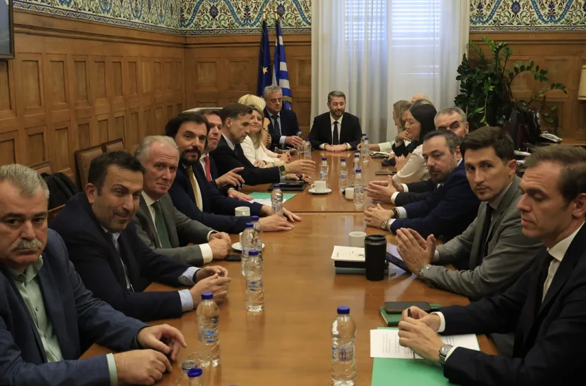  ΠΑΣΟΚ: Κλειστή σύσκεψη για το πρόγραμμα-  Στο Καστελλόριζο ο Ανδρουλάκης, περιοδείες στελεχών, νέες προσχωρήσεις