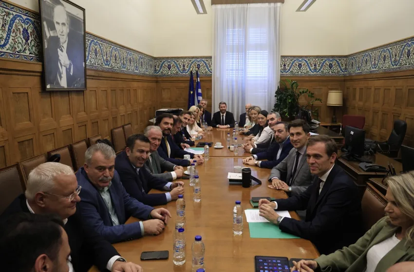  Παρασκήνιο: Τι ζήτησε ο Ανδρουλάκης όταν έκλεισαν οι πόρτες στην αίθουσα 111 της Βουλής