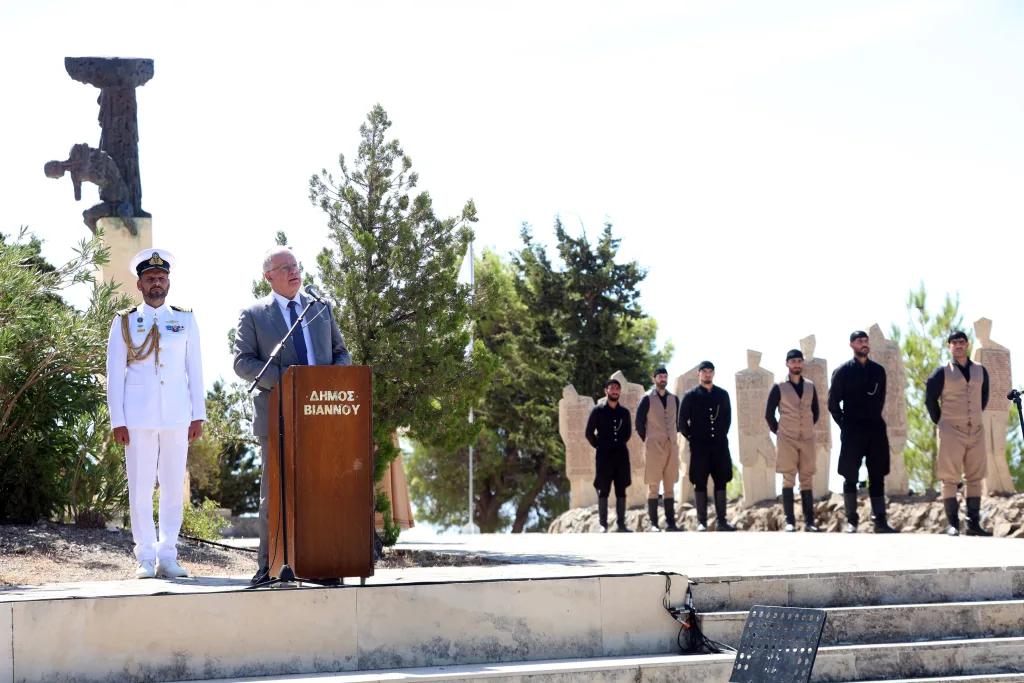 Τασούλας από Βιάννο: "Να μην ξεχνάμε εκείνα τα εγκλήματα, για να μην επαναληφθούν" - Μήνυμα κατά των ακροδεξιών μορφωμάτων 2 tasoulas kriti