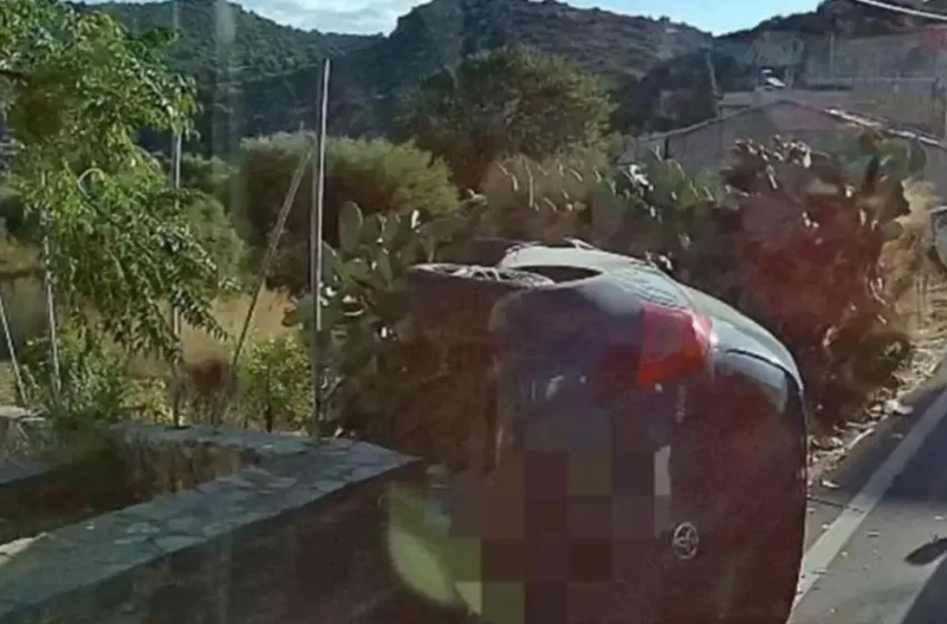  Ελούντα: Αναποδογύρισε αυτοκίνητο με μητέρα και παιδί – Στο νοσοκομείο τραυματισμένοι