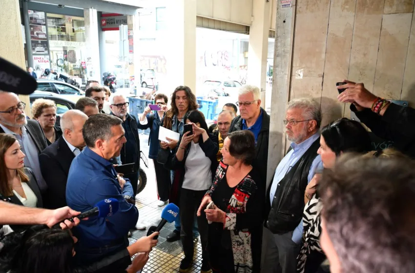  Στην Κυψέλη ο Τσίπρας:Μίλησε με κατοίκους που τα σπίτια τους έχουν υποστεί ζημιές από το μετρό