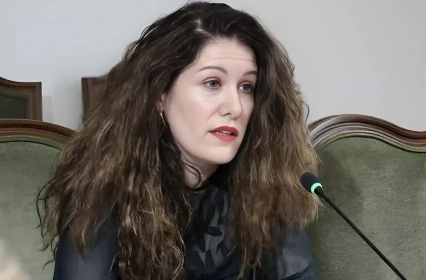  Βλόρα Χισένι:”Καυτά” μηνύματα τινάζουν στον αέρα τις αλβανικές μυστικές υπηρεσίες-“Καρδιά μου θα έχουμε άσχημη κατάληξη”