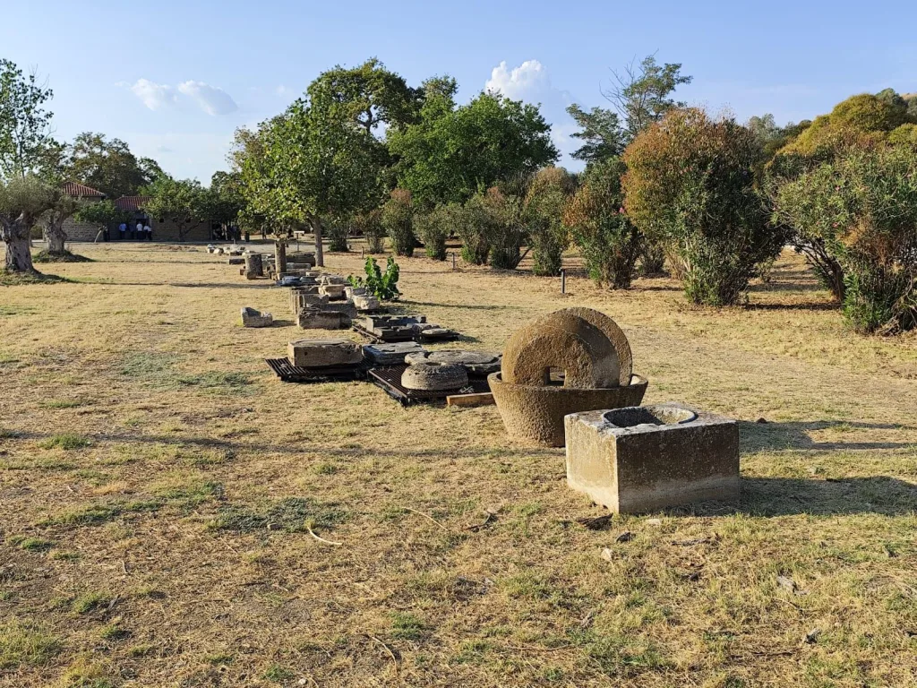 Αρχαία Όλυνθος Υπαίθρια έκθεση