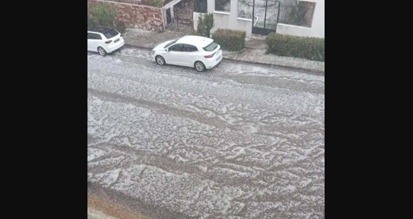  Σφοδρή χαλαζόπτωση στο Αγρίνιο, “άσπρισαν” οι δρόμοι (vid)