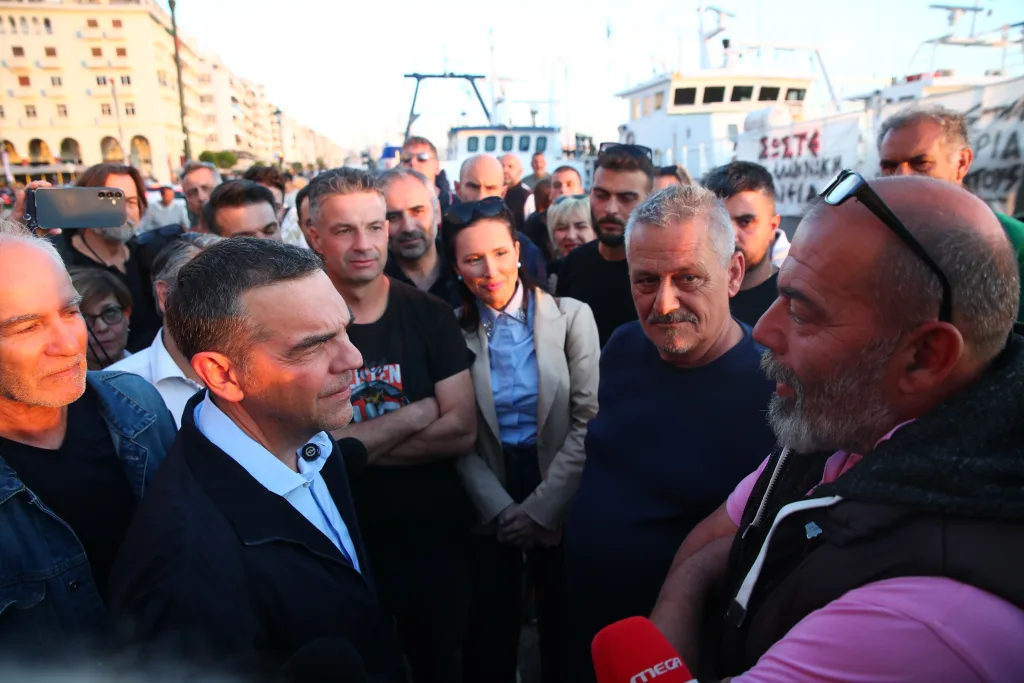 Ο Τσίπρας συναντήθηκε με αλιείς στην Θεσσαλονίκη: "Το επάγγελμα γίνεται μη βιώσιμο" 7 7105409