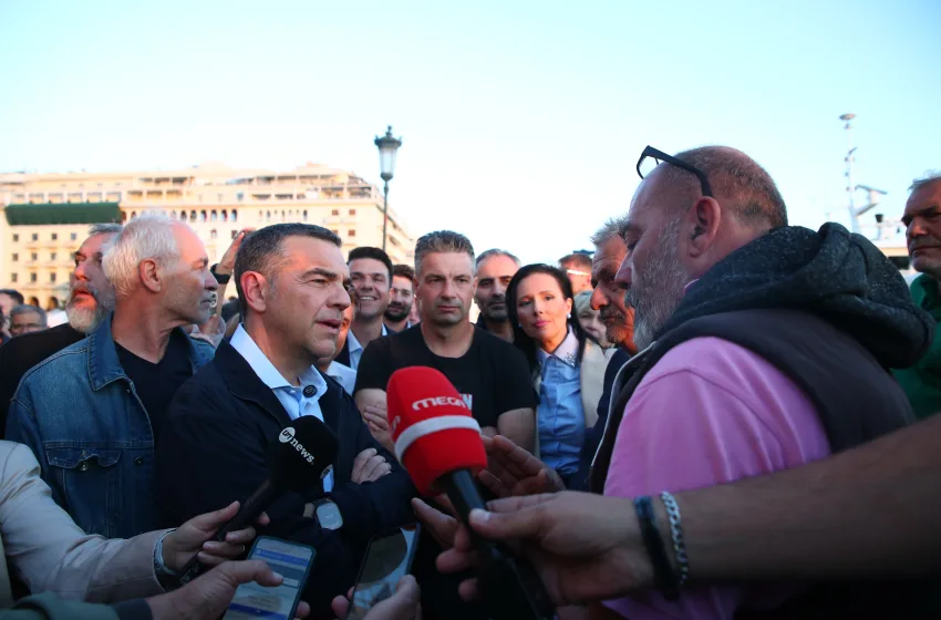  Ο Τσίπρας συναντήθηκε με αλιείς στην Θεσσαλονίκη: “Το επάγγελμα γίνεται μη βιώσιμο”