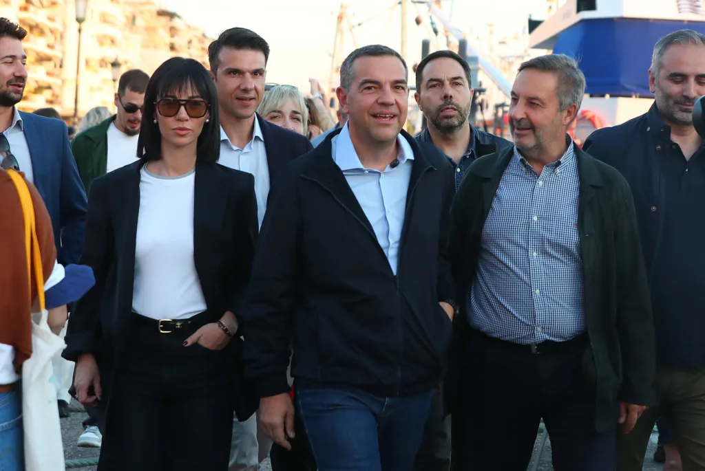 Ο Τσίπρας συναντήθηκε με αλιείς στην Θεσσαλονίκη: "Το επάγγελμα γίνεται μη βιώσιμο" 10 7105412