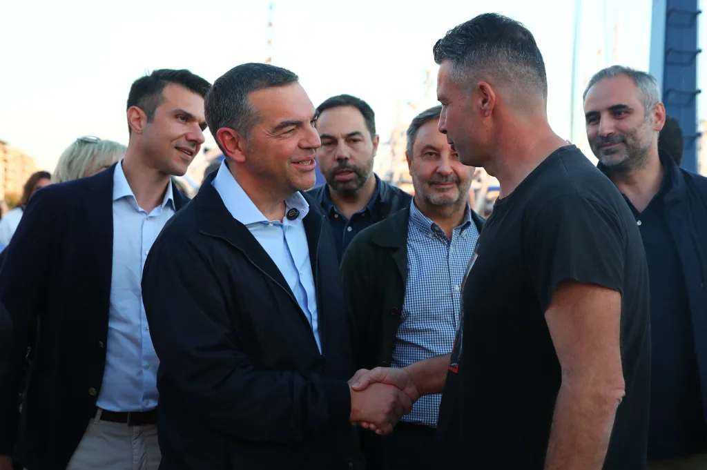 Ο Τσίπρας συναντήθηκε με αλιείς στην Θεσσαλονίκη: "Το επάγγελμα γίνεται μη βιώσιμο" 11 7105413