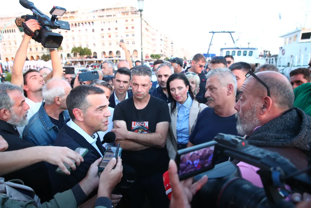 Ο Τσίπρας συναντήθηκε με αλιείς στην Θεσσαλονίκη: "Το επάγγελμα γίνεται μη βιώσιμο" 8 7105417