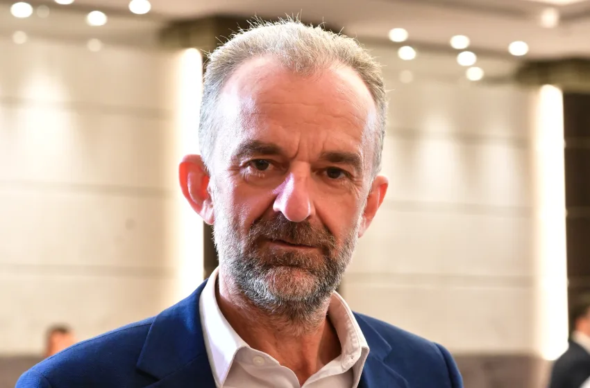  Γρ. Θεοδωράκης: “Να μπει τέλος στο πάρτι της διαφθοράς και των απευθείας αναθέσεων”