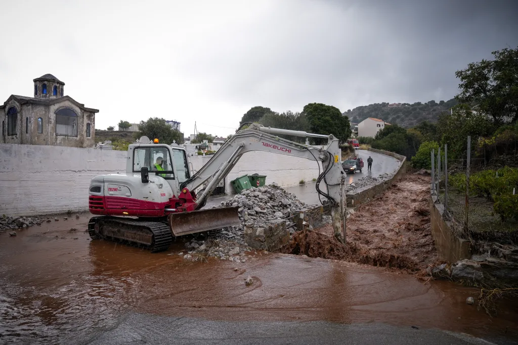 Μεγάλες καταστροφές στην Κρήτη- Μπαράζ 112, πλημμύρες, εγκλωβισμένοι- Συνεχίζονται τα φαινόμενα 6 kriti kakokairia 32